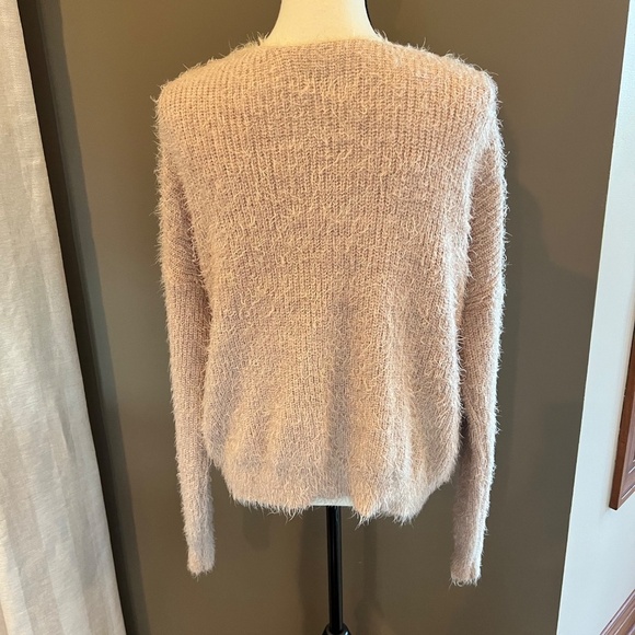 &merci Women's Rose soft and fuzzy chunky sweater, knot twist, Size Large - Picture 3 of 10